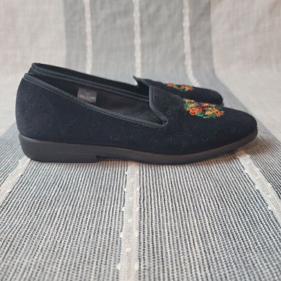 BASIC EDITIONS Christmas Wreath Loafers - Picture 6 of 11